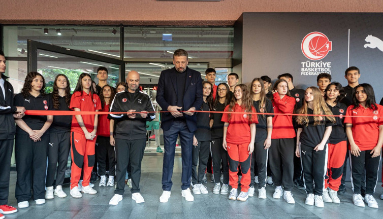 Dev firmadan basketbol alanında bir ilk: TBF iş birliğiyle konsept mağaza açıldı