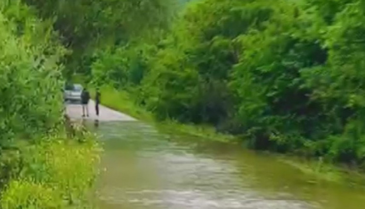 Yeşilırmak taştı, 6 köyün yolu kapandı