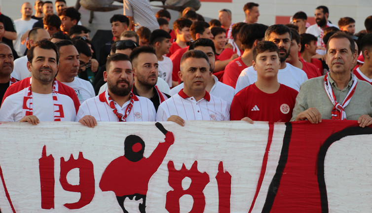 Antalyaspor'da yeni yönetim sahaya indi