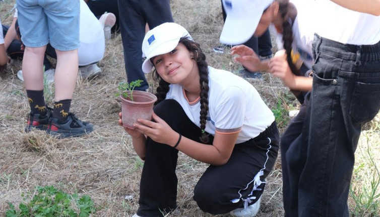 Bursa’da minikler fide dikti