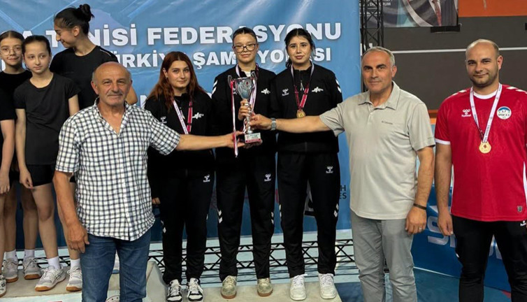 Kayseri Büyükşehir'in kadınları 3. Lig biletini kaptı