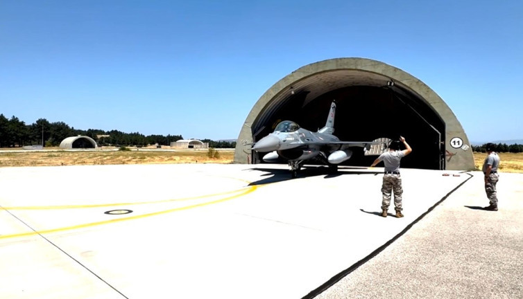 F-16 uçakları Karadeniz'de eğitim uçuşu gerçekleştirdi