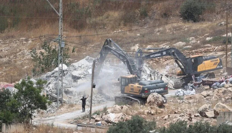 İsrail askerleri Batı Şeria'da Filistinlilerin evini yerle bir etti