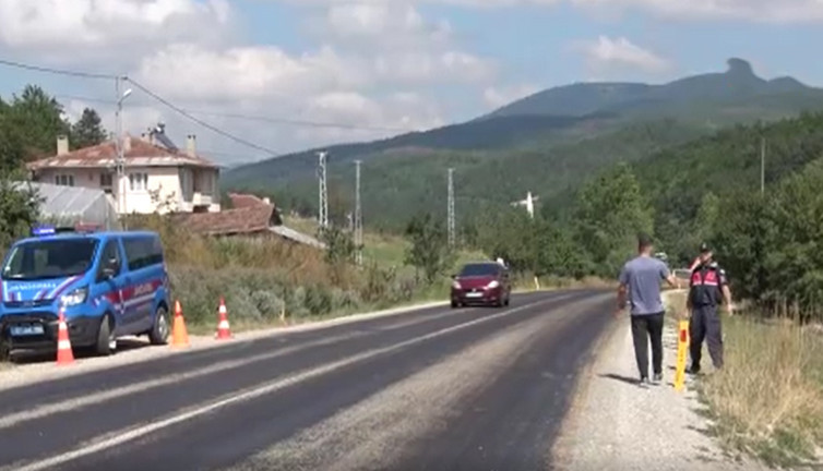 Virajı alamayan araç şarampole yuvarlandı: Küre’de otomobilde can pazarı