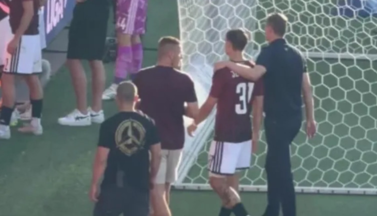 Eski paylaşımı başına dert oldu: Sparta Prag taraftarları Jurasek'i affetmedi
