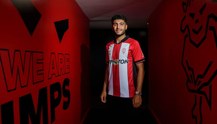 Yunus Emre Konak İngiltere'de yeni sayfa açtı: 5 yıllık imza sonrası transfer oldu