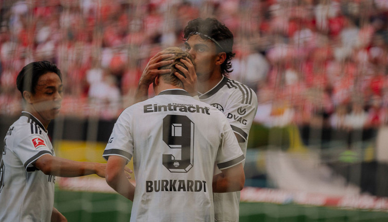 Can Uzun 2 golle yıldızlaştığı maçta Eintracht Frankfurt'u galibiyete taşıdı