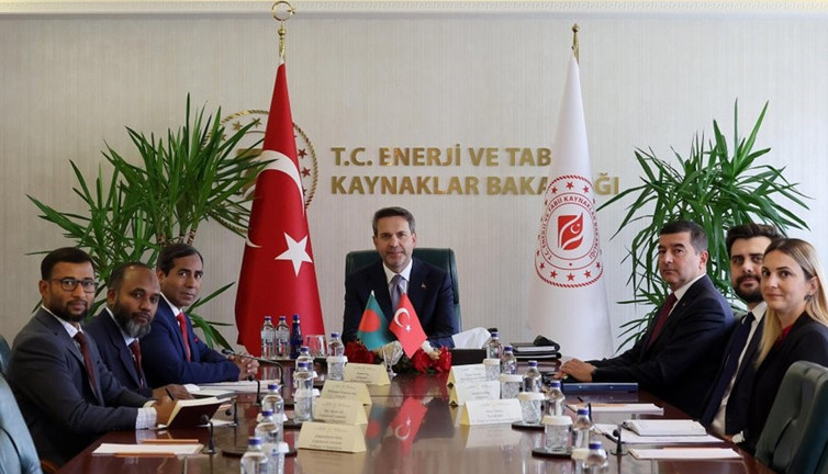Bakan Bayraktar, Bangladeş Büyükelçisi Haq ile görüştü