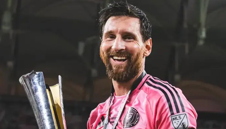 Messi Inter Miami formasıyla 100. golünü atarak kariyerinin 48. kupasını kazandı
