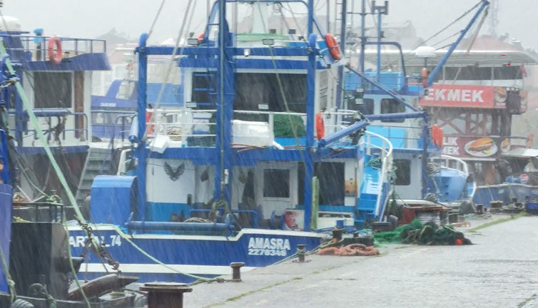 Dev dalgalar ve şiddetli rüzgar: Amasra’da hava muhalefeti alarmı