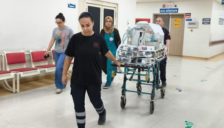 8 günlük bebek hava ambulansıyla Ankara'ya sevk edildi