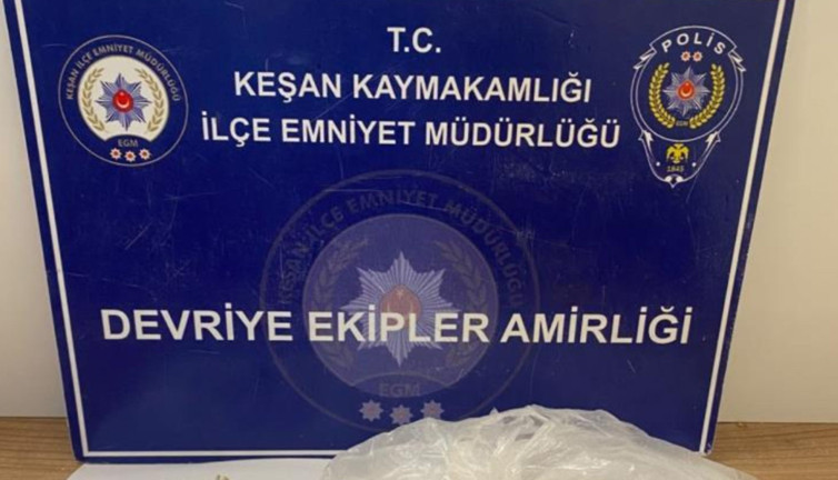 Polisin durdurduğu taksiden uyuşturucu çıktı