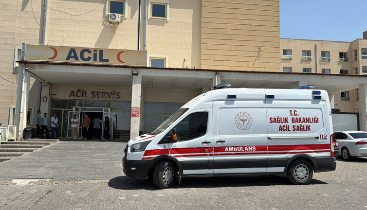 Siverek’te otomobil yoldan çıktı: 3 kişi yaralandı