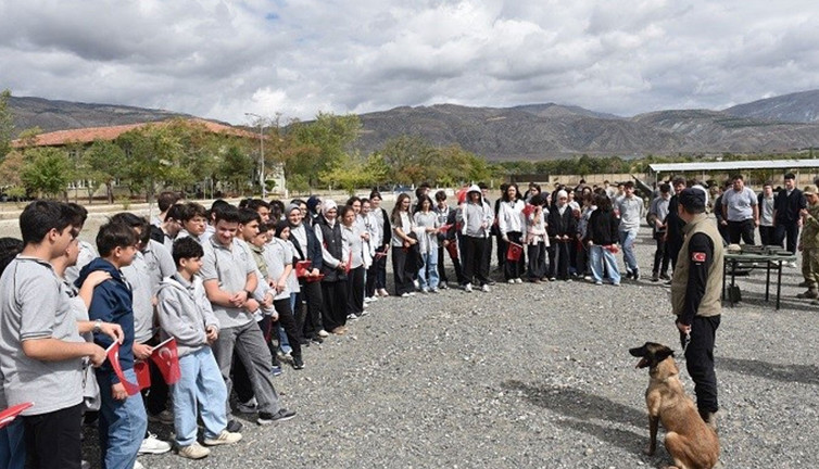 “Mehmetçik ile Bir Gün”: Disiplin ve fedakârlık dersi sahada verildi