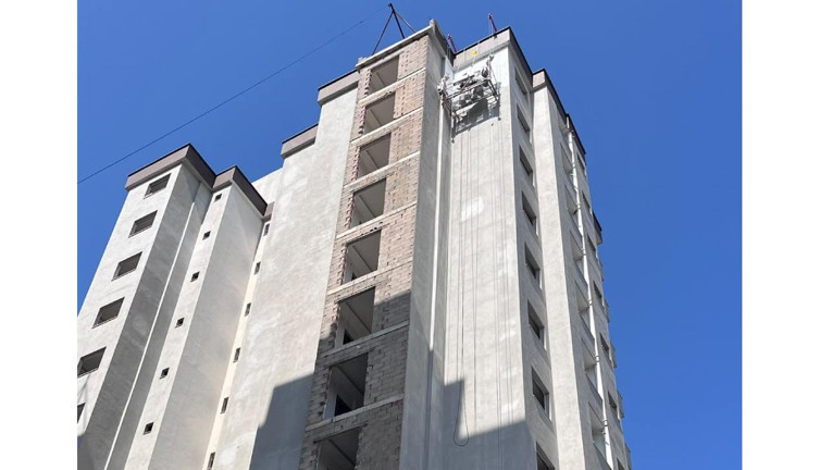 Boya yaparken iskele arızalandı: 2 işçi 11. katta mahsur kaldı