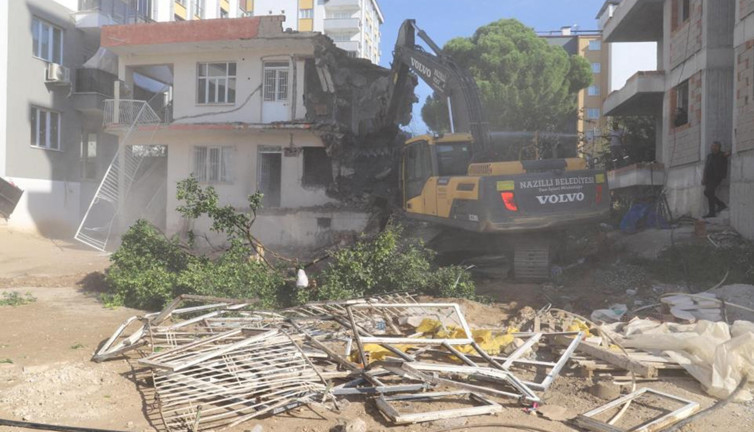Gebze'deki kırsal mahalle mezarlıklarında bakım çalışması
