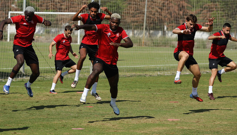 Antalyaspor'un Boluspor mesaisi sürüyor