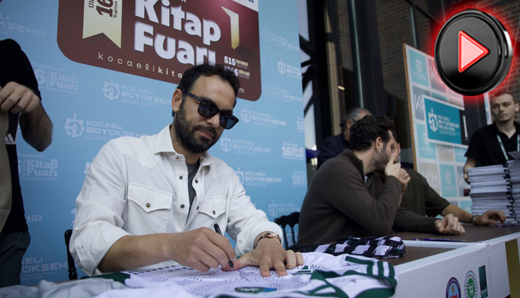 Selçuk İnan ve futbolcular Kocaeli Kitap Fuarı'nda taraftarlarla buluştu