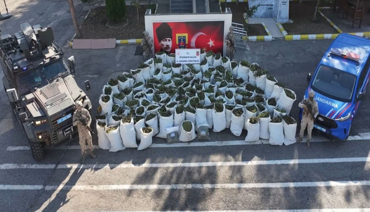 Diyarbakır'da zehir tacirlerine operasyon: 3 tutuklama