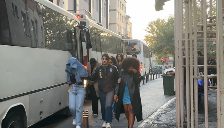 Yatırım vaadiyle küresel vurgun: 62 kişi adliyeye sevk oldu: 32 kişi sınır dışı edildi
