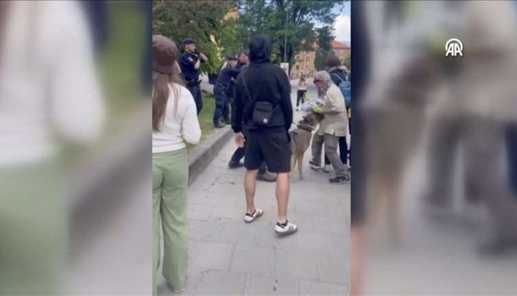 Filistin’e destek protestosuna köpekli müdahale
