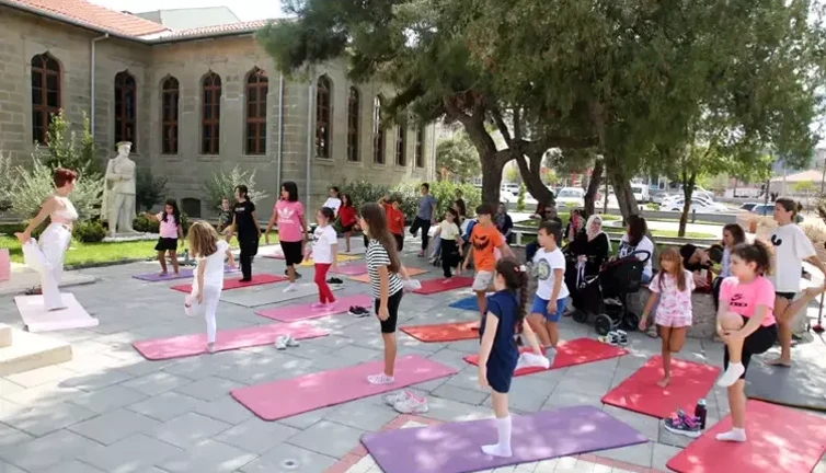 Edirne'de çocuklar için 'Müzede yoga' etkinliği