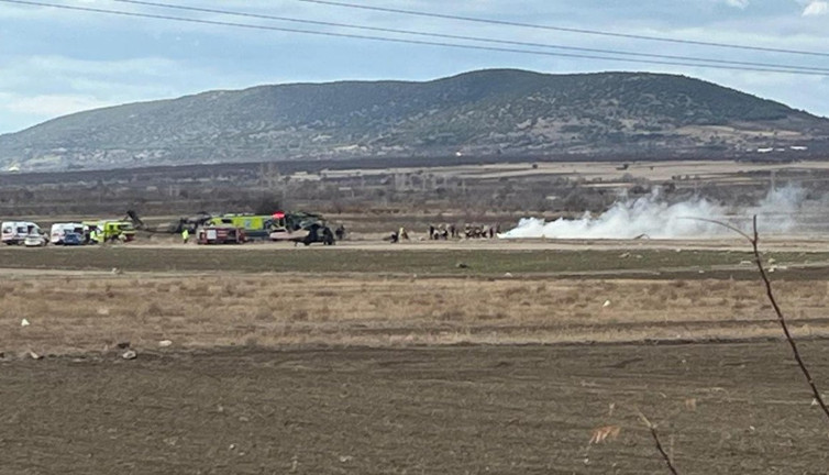 Isparta'da akaryakıt istasyonunun yanına askeri helikopter düştü: 6 asker şehit