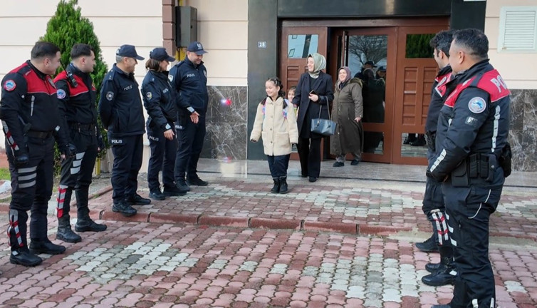 Şehit çocuğunun duygusal anları
