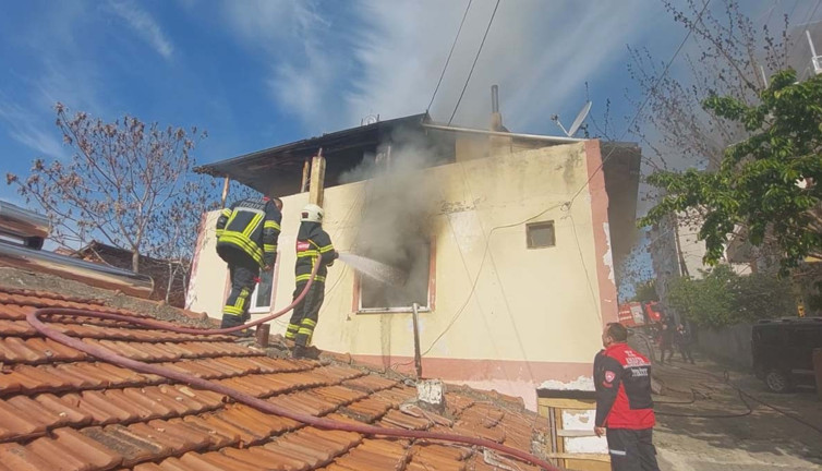 Amasya'da korku dolu anlar! Kadın evini ateşe verdi