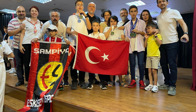 Tuna göğsümüzü kabarttı! 6 yaşında matematikte dünya şampiyonu oldu