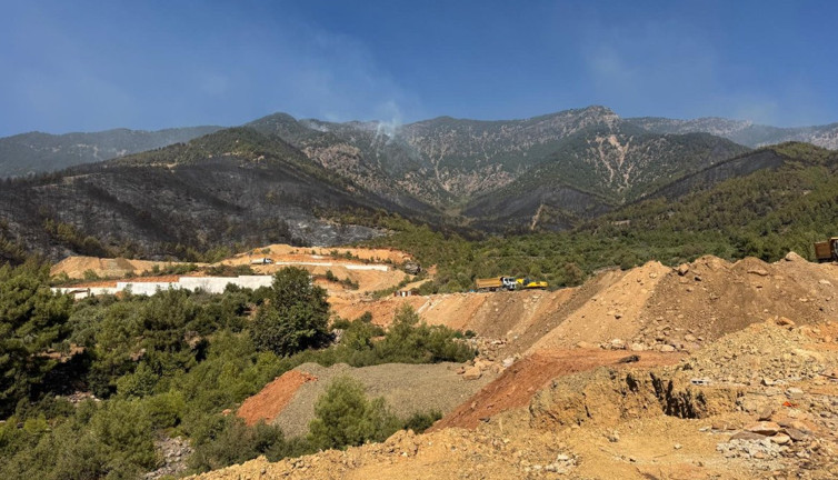 Hatay'da orman yangınlarına müdahale sürüyor