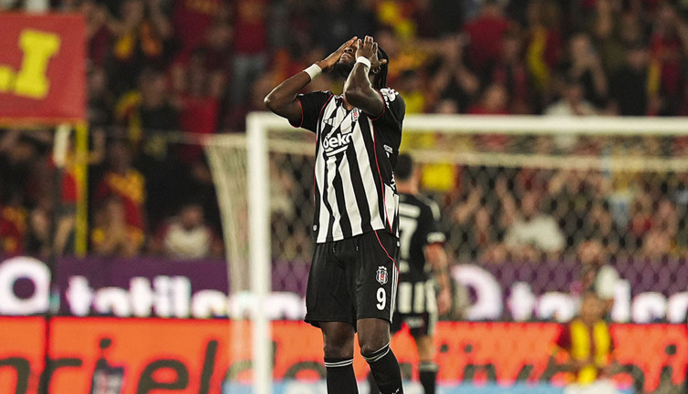 İzmir'de Beşiktaş marşı değil 'Medcezir' çaldı