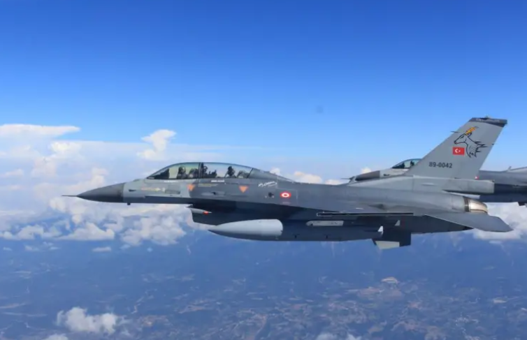 TSK’ya kritik NATO görevi: Türk F-16'ları Baltık semalarında - Resim: 13