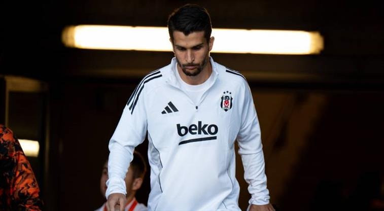 Beşiktaş'ta bir devir sona erdi: 20 yıllık efsaneye özel veda töreni - Resim : 1