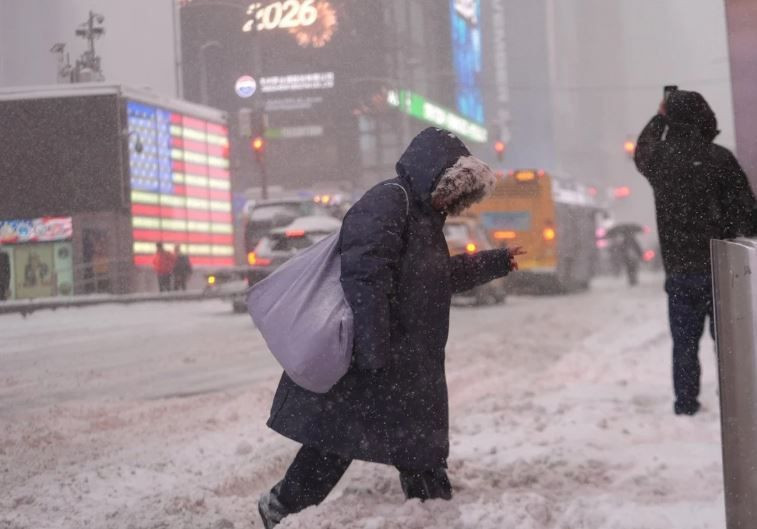 ABD’yi kar fırtınası esir aldı… Yüzbinler elektriksiz kaldı, binlerce uçuş iptal edildi - Resim: 1