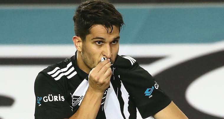 Beşiktaş'ta bir devir sona erdi: 20 yıllık efsaneye özel veda töreni - Resim : 5