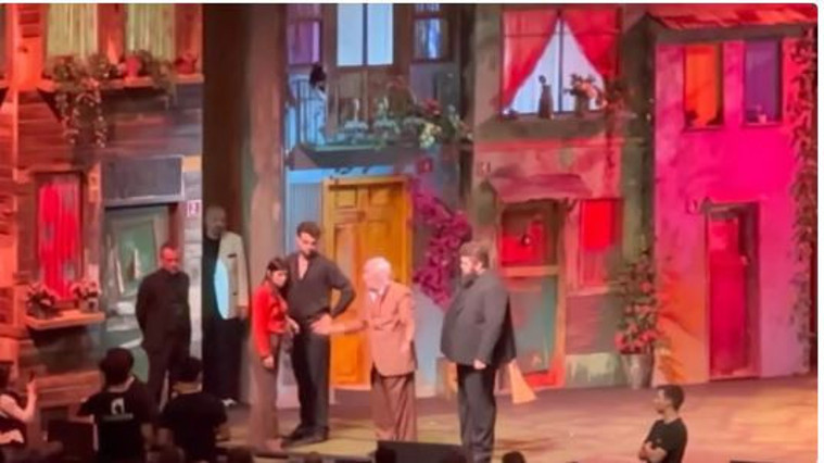 Müjdat Gezen’in yapımcıya tepki gösterdiği görüntüler ortaya çıktı: Gırgıriye Müzikali bir anda karıştı - Resim : 4