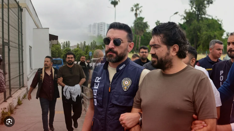 Rasim Ozan Kütahyalı'nın eşinden iddialara zehir zemberek sözler: Sıra size de gelecek - Resim: 8