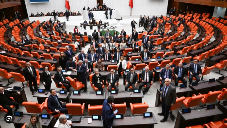 TBMM'de yeni dönem: Vekillerin maaşı kesilecek - Resim: 4