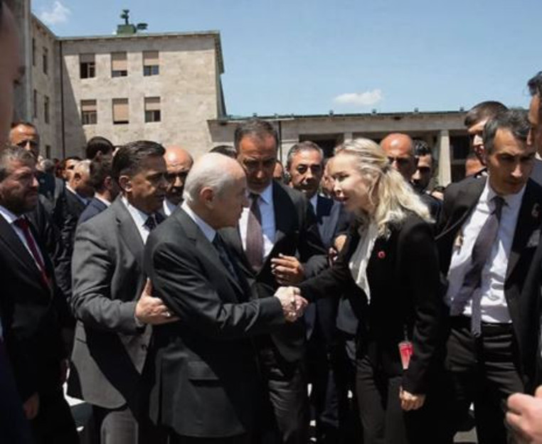 İbrahim Tatlıses’in eski eşi siyasete atıldı: İlk adresi TBMM oldu - Resim : 1