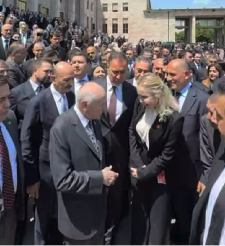 İbrahim Tatlıses’in eski eşi siyasete atıldı: İlk adresi TBMM oldu - Resim : 2