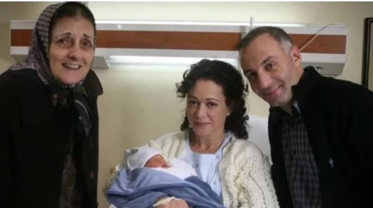 Yaprak Dökümü'nün Cevriye'si ve Fikret'i yıllar sonra aynı karede - Resim : 2