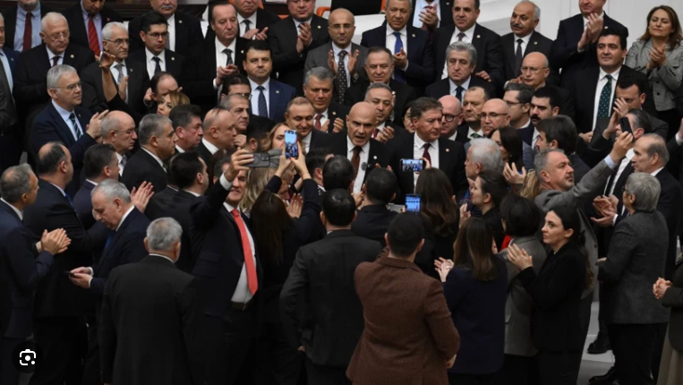 TBMM'de yeni dönem: Vekillerin maaşı kesilecek - Resim: 2