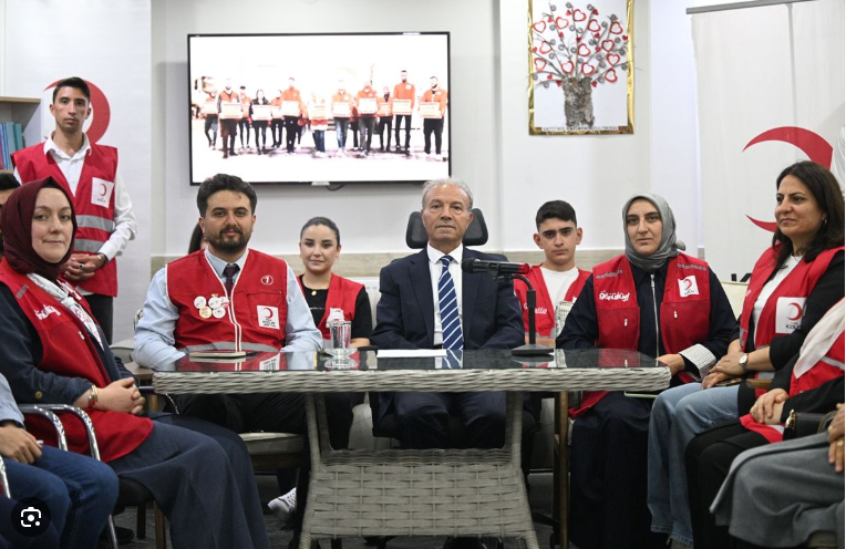 Evde kalsın kızlar, ne olur reis videosunu paylaşan Kızılay Başkanı yandı - Resim: 5