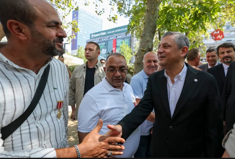 Özgür Özel'den şehit aileleri ve gazilere dikkat çeken mesaj: 'Sonuna kadar yanınızdayız' - Resim : 5