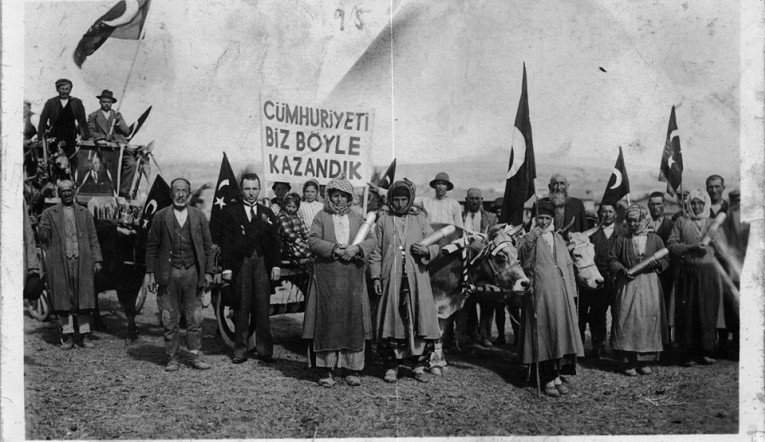 Samsun’da yanan İstiklal meşalesi 107 yaşında: 19 Mayıs Atatürk’ü Anma, Gençlik ve Spor Bayramımız kutlu olsun - Resim : 1