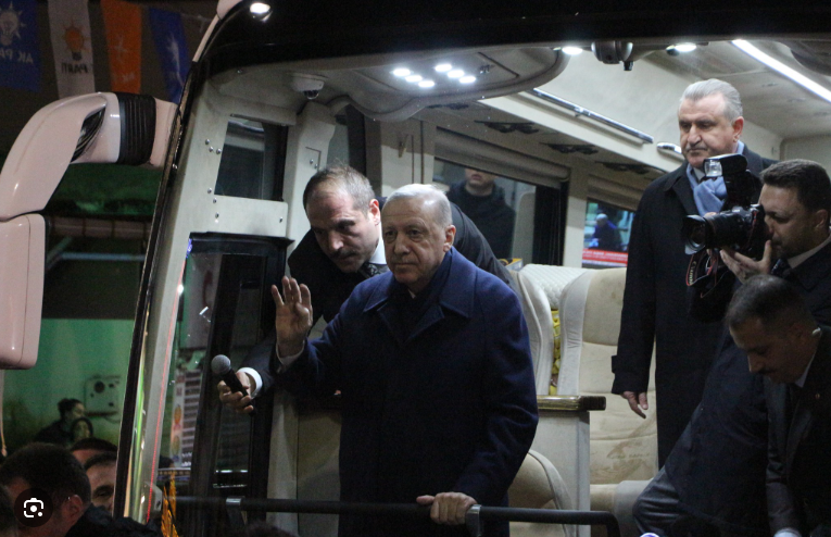 Zeynel Emre: Erdoğan'ın görev süresi bitti, bir daha aday olamaz - Resim: 6