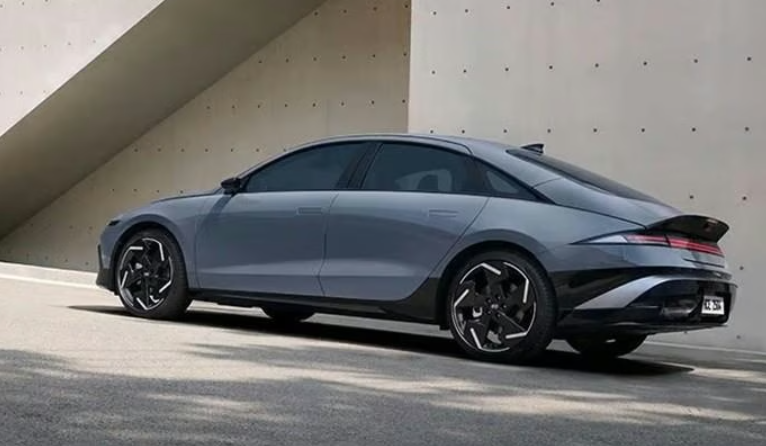 Türkiye fiyatı açıklandı: İşte geleceğin tasarımı elektrikli Hyundai - Resim: 5