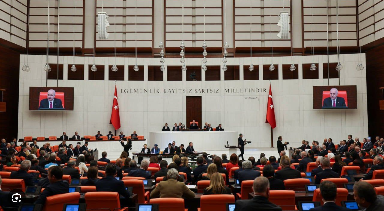 TBMM'de yeni dönem: Vekillerin maaşı kesilecek - Resim: 6