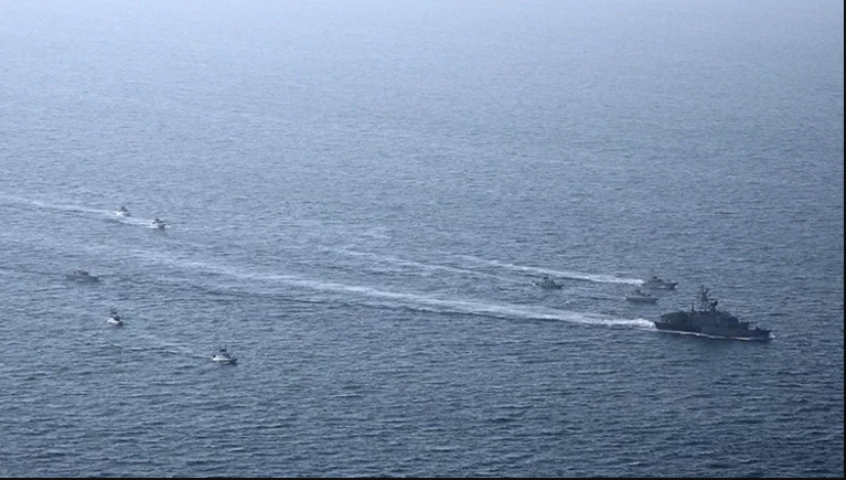 Cenevre&rsquo;de g&ouml;r&uuml;şmeler yapılırken H&uuml;rm&uuml;z Boğazı&rsquo;nda g&ouml;vde g&ouml;sterisi - Resim : 1